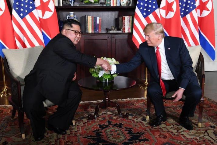 [VIDEO] "No fue fácil llegar aquí": El diálogo que sostuvieron Kim y Trump en su primer encuentro