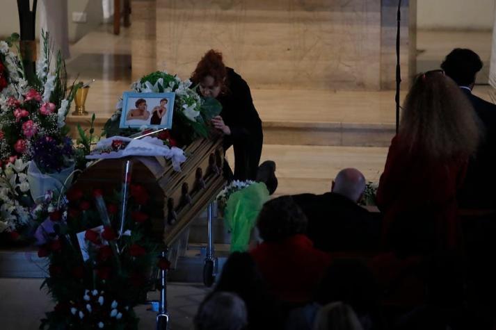 [VIDEO] Liliana Ross tuvo emotiva misa fúnebre junto a sus familiares y amigos del mundo actoral