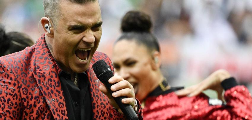 [VIDEO] El obsceno gesto de Robbie Williams en la inauguración de Rusia 2018