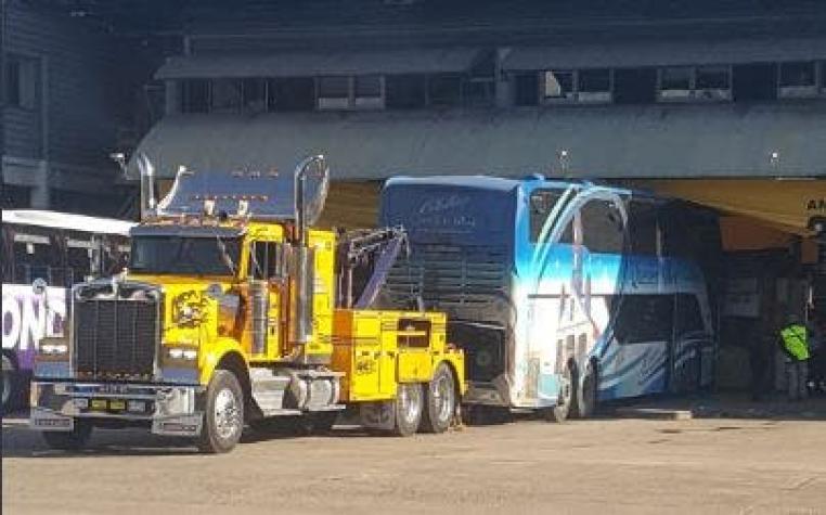Bus choca contra boleterías en terminal sur de la Alameda de Santiago