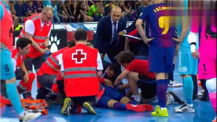 [VIDEO] El brutal KO a figura del Barcelona en la final del fútbol sala español