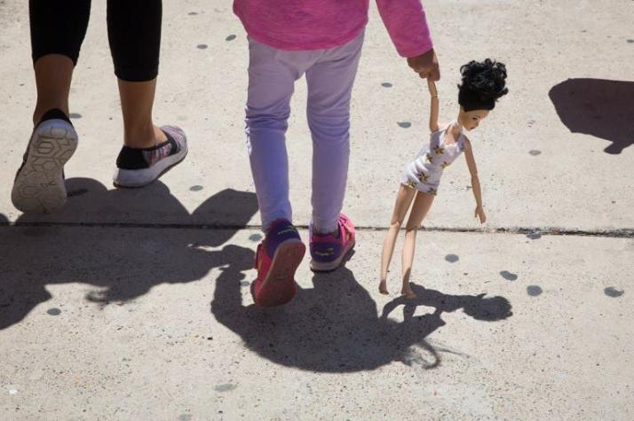 May califica como "profundamente perturbadoras" las imágenes de niños migrantes en EE.UU.