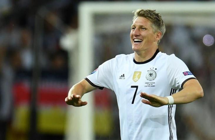Lo mató de contra: Schweinsteiger se rió de Italia por no ir al Mundial y Materazzi se burló de él