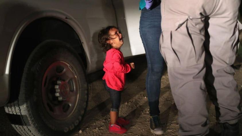 La historia detrás de la foto viral símbolo del drama de los niños inmigrantes en EE.UU.
