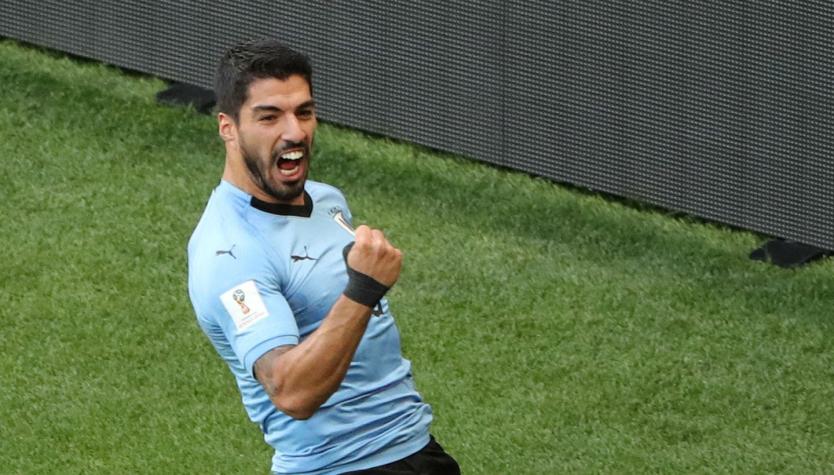 [VIDEO] Suárez aprovecha grosero error de portero de Arabia Saudita y anota para Uruguay
