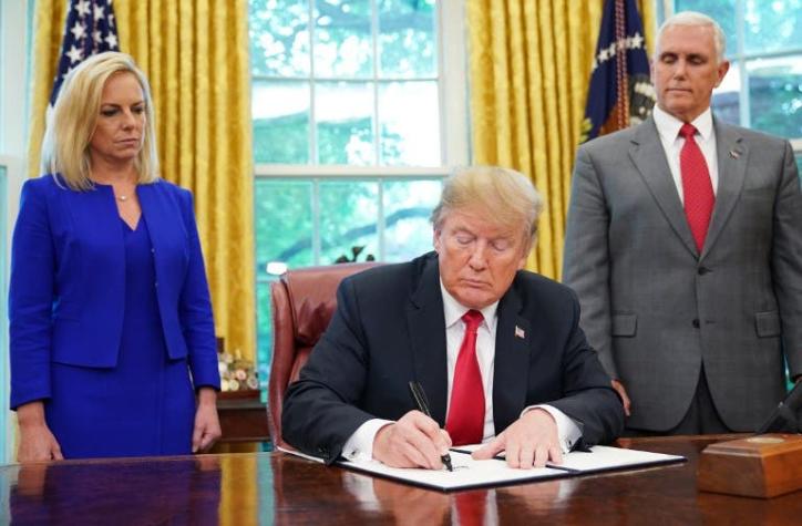 Trump firma decreto para poner fin a la separación de familias migrantes