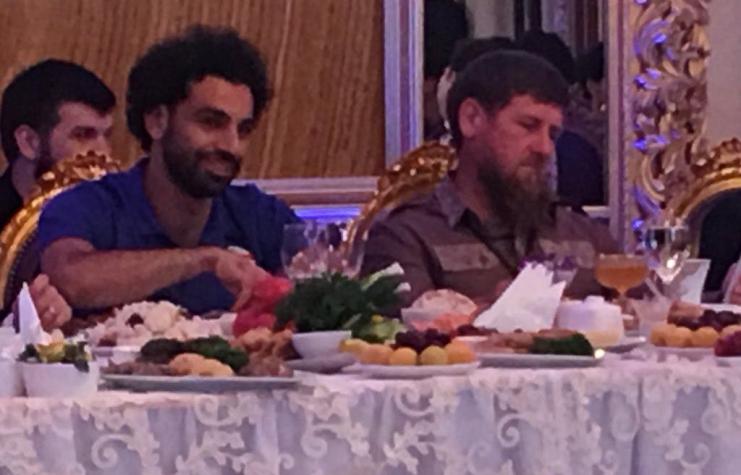 El egipcio Salah recibe la "ciudadanía honorífica" de Chechenia