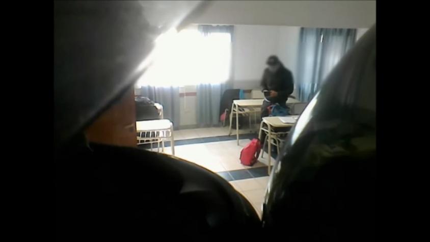 [VIDEO] Descubren a profesor robando a sus alumnos en Argentina