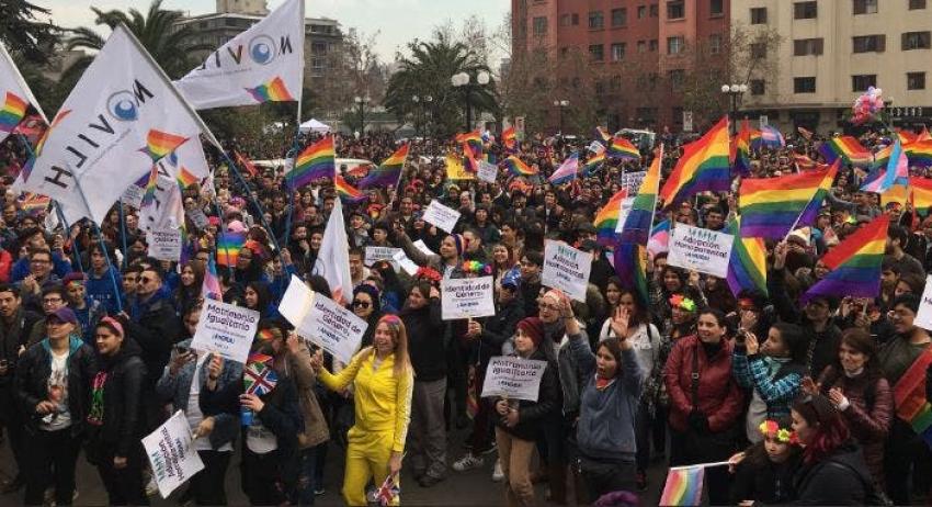 [FOTOS Y VIDEO] Así se desarrolla la marcha del Orgullo en Santiago