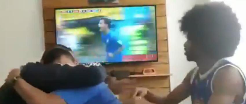 [VIDEO] El emocionante relato de gol de unos hinchas brasileños a su amigo ciego