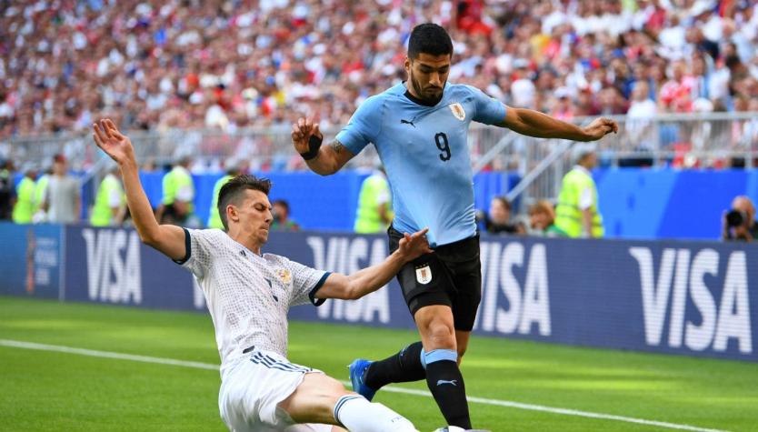 [VIDEO] El golazo de tiro libre de Suárez que abrió la cuenta para Uruguay ante Rusia
