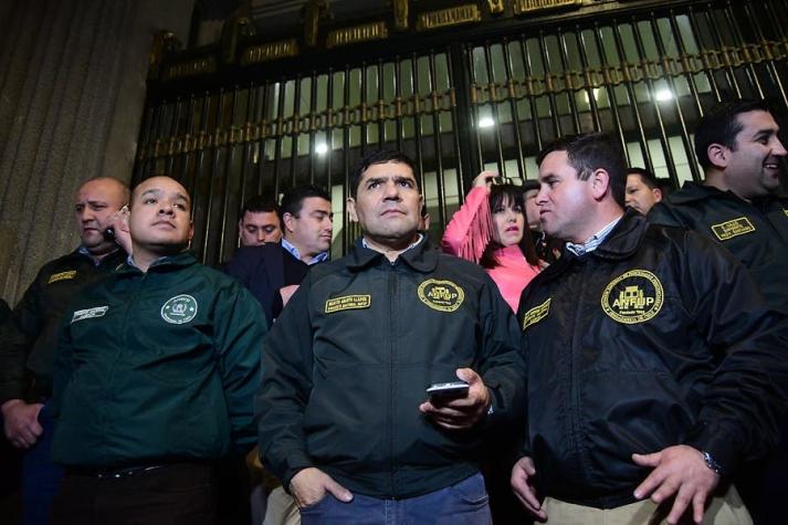 [VIDEO] Ministro de Justicia recibe a funcionarios de Gendarmería tras llamado a "acuartelamiento"