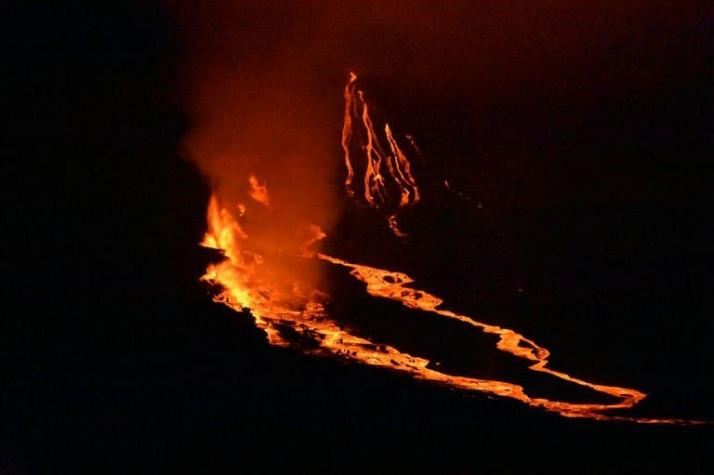 Erupción de volcán en Galápagos obliga a evacuar habitantes de isla Isabela
