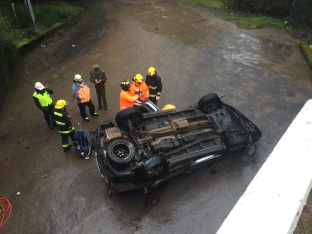 [VIDEO] Accidente automovilístico deja un muerto en medio intensas lluvias en región del Biobío