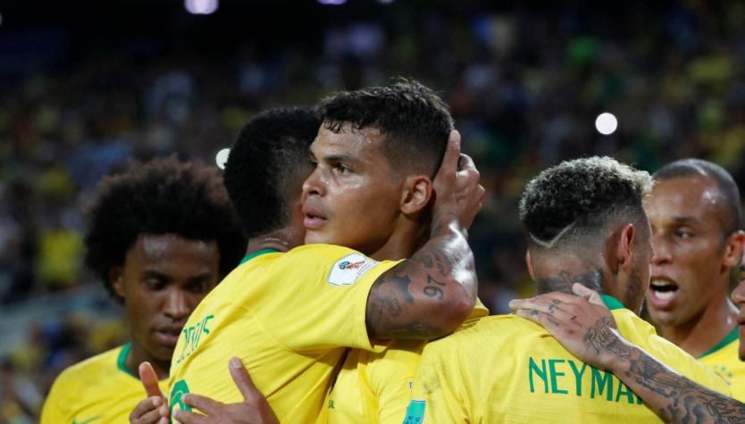 [VIDEO] Thiago Silva aumentó el marcador para Brasil con un potente cabezazo