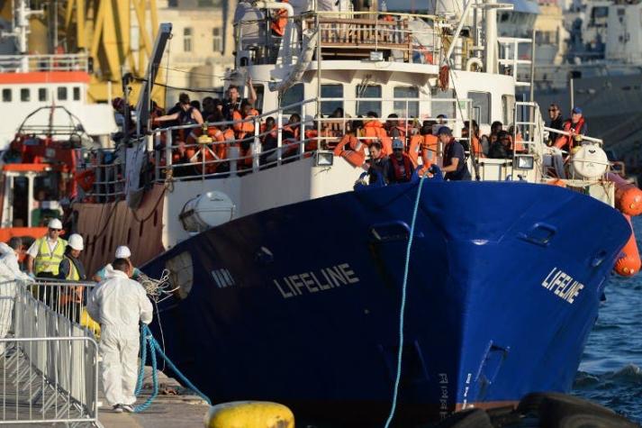 Barco “Lifeline” se encuentra retenido en costas de Malta mientras el capitán es interrogado