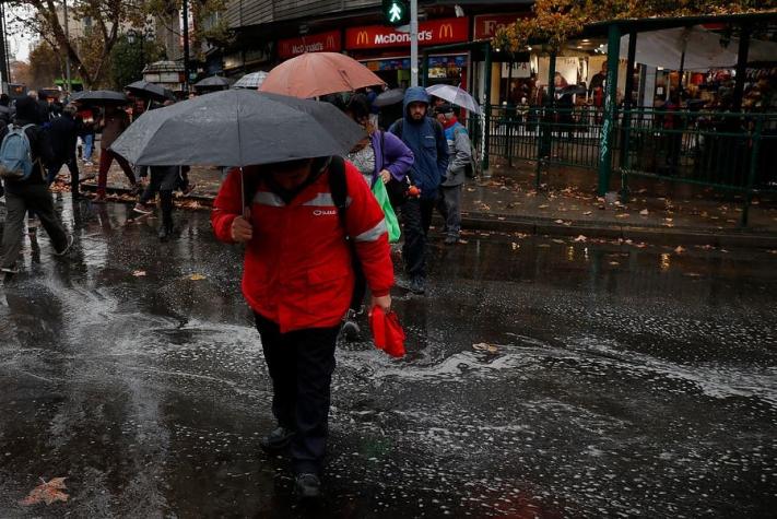 ¿Cuánta lluvia caerá en Santiago durante este fin de semana?