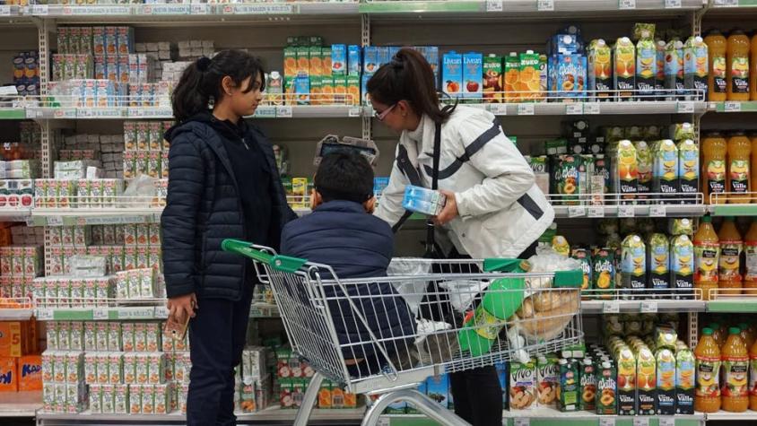 BBC: Cómo una ley en Chile hizo que la gente reduzca el consumo de comida chatarra