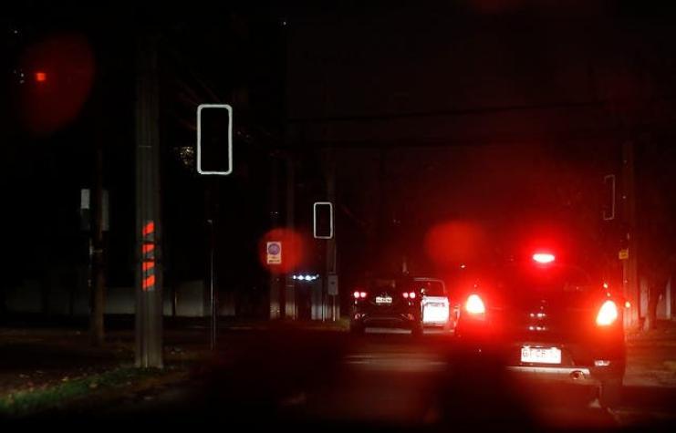 Onemi informa de 247 mil clientes afectados por corte de luz en el sector oriente de Santiago