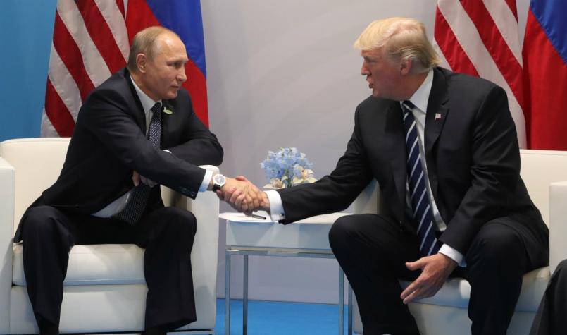 [FOTOS] El lujoso celular que conmemora la reunión entre Donald Trump y Vladimir Putin