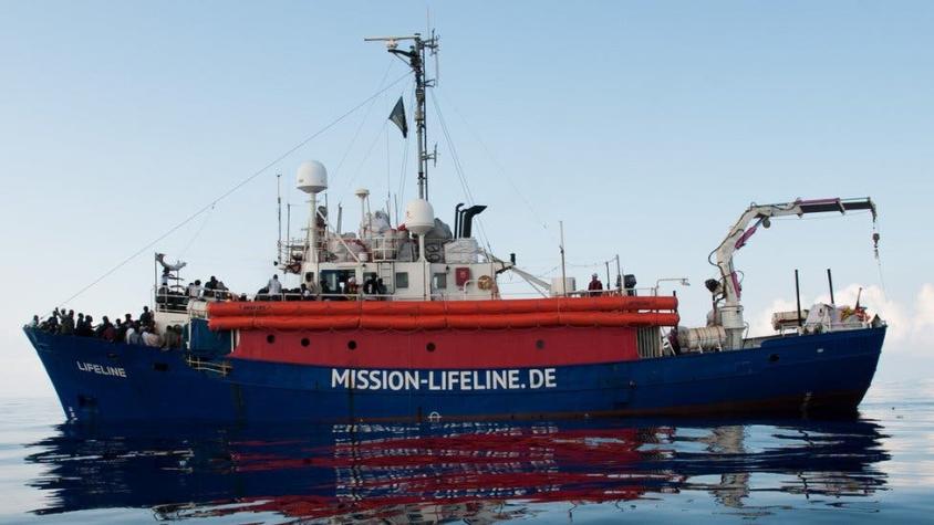Migrantes rescatados en el "Lifeline" son trasladados desde Malta hacia Francia