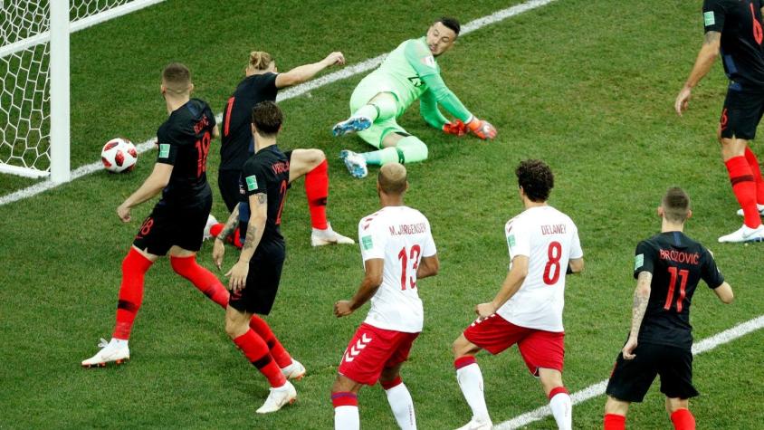 [VIDEO] Terrible error: El gol de Dinamarca tras falla del arquero croata