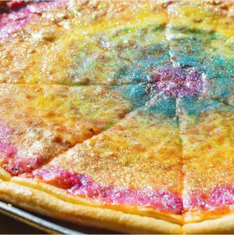 Sólo para valientes: Inventan pizza con purpurina