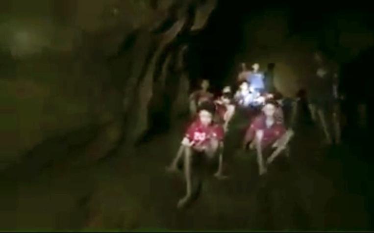 [VIDEO] Las primeras imágenes del rescate de los niños tailandeses desaparecidos en una cueva