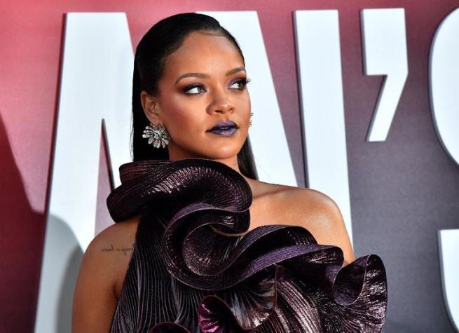 Rihanna causó furor con el lanzamiento de su línea de juguetes sadomasoquistas