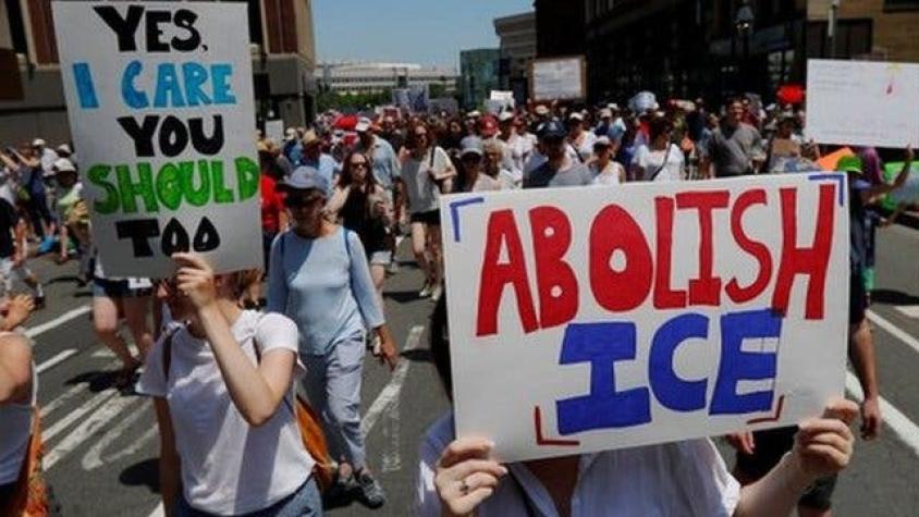 Abolish ICE: por qué es tan controvertida la campaña para acabar con la policía migratoria de EEUU