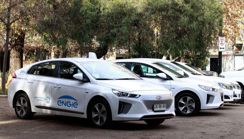 Electromovilidad: Gobierno adjudica primeros 60 taxis eléctricos en Santiago