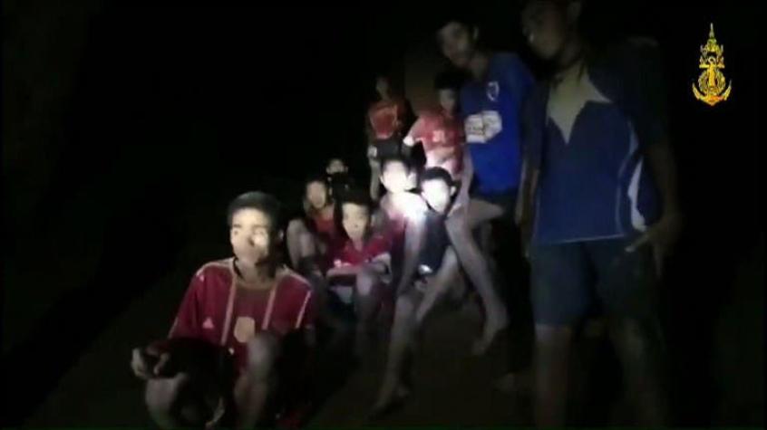Evacuan área de la cueva de Tailandia para "ayudar a las víctimas"