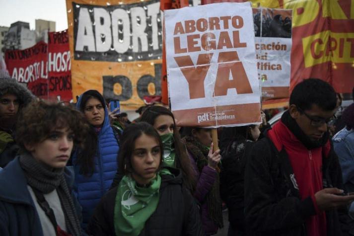 Senado de Argentina inicia discusión de proyecto para legalizar aborto