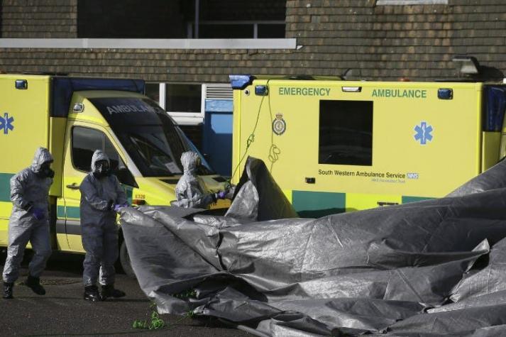 Dos personas son hospitalizadas tras exponerse a "sustancia desconocida" en Inglaterra