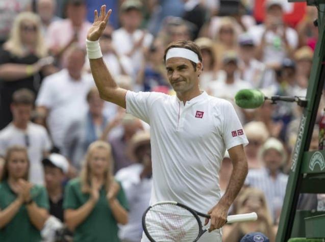 [VIDEO] Roger Federer causa sensación con particular polera en Wimbledon