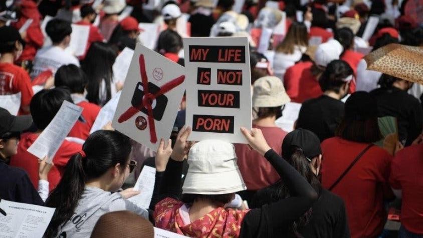 "Mi vida no es tu porno": la protesta de miles de mujeres contra la pornografía con cámaras ocultas