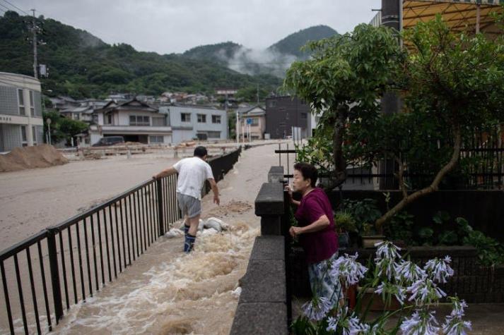Las lluvias en Japón dejan al menos 100 muertos y desafían a los equipos de rescate