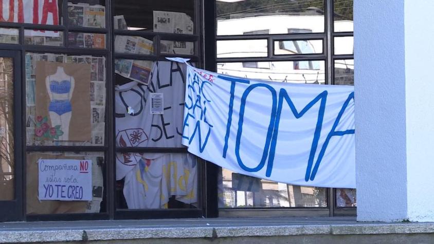[VIDEO] Liceo Javiera Carrera: Incidentes y alumnas detenidas en intento de regreso a clases