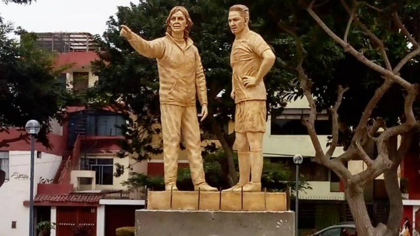 [FOTOS] Polémica en Perú por estatuas en honor a Ricardo Gareca y Paolo Guerrero