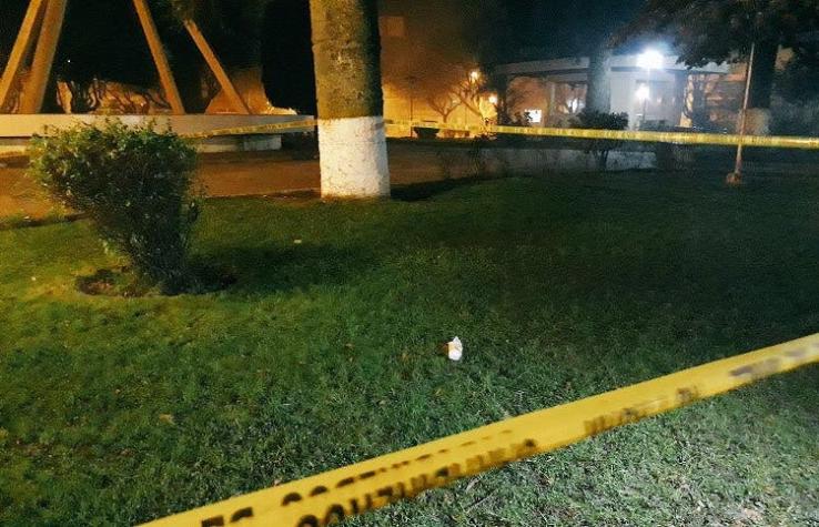 [FOTO] Investigan supuesta explosión de bomba de ruido en plaza de armas de Cañete