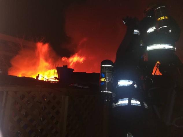 [FOTO] Incendio en Pudahuel deja a dos personas fallecidas