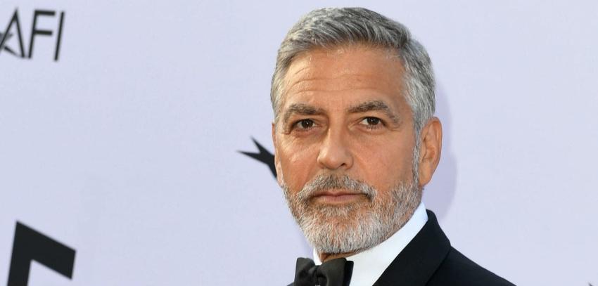 [VIDEO] El registro del momento exacto en que George Clooney chocó su moto contra un automóvil