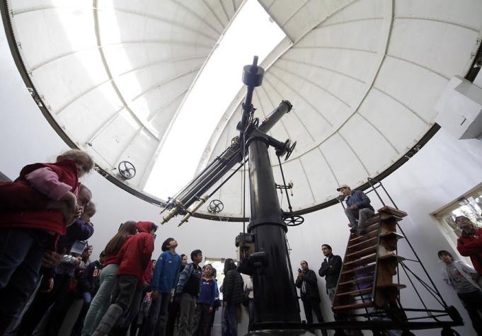 Vacaciones de invierno: Universidad de Chile dictará talleres de astronomía para niños