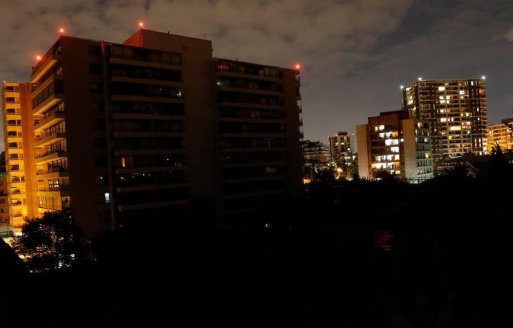 [VIDEO] Corte de energía afecta a sectores de Las Condes tras explosión de transformador