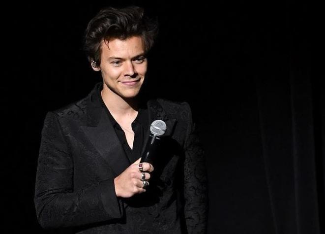 [VIDEO] Harry Styles ayudó a una de sus fans a decirle a sus padres que es gay
