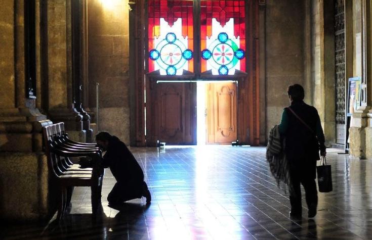 [VIDEO] Detienen a ex canciller del Arzobispado de Santiago por abusos sexuales