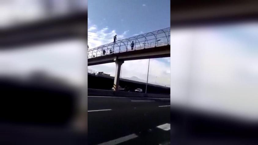 [VIDEO] Héroe en la carretera: Hombre evitó suicidio