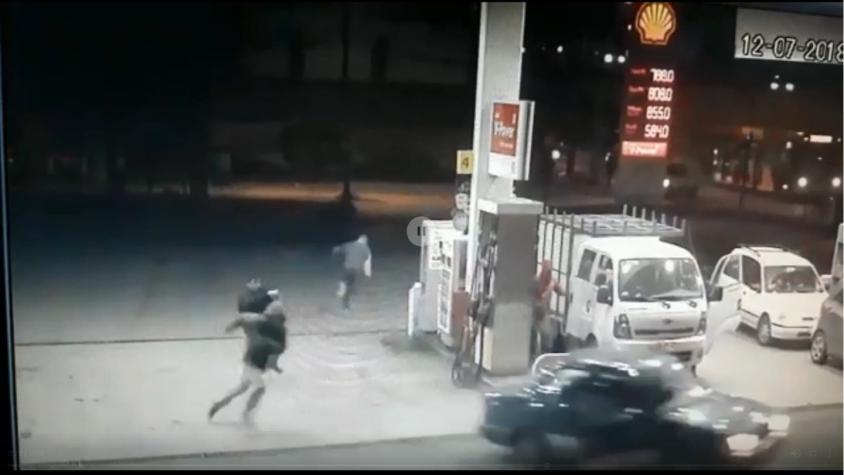[VIDEO] Carabineros frustran asalto a bencinera en Conchalí: Dos delincuentes resultaron heridos