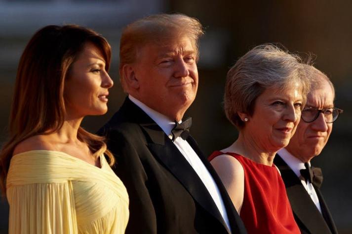 Trump enciende su visita en Reino Unido con elogios a opositor de May y cuestiona acuerdo comercial