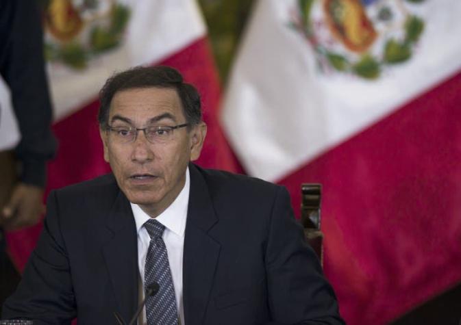 Presidente de Perú destituye a ministro de Justicia por escándalo de audios